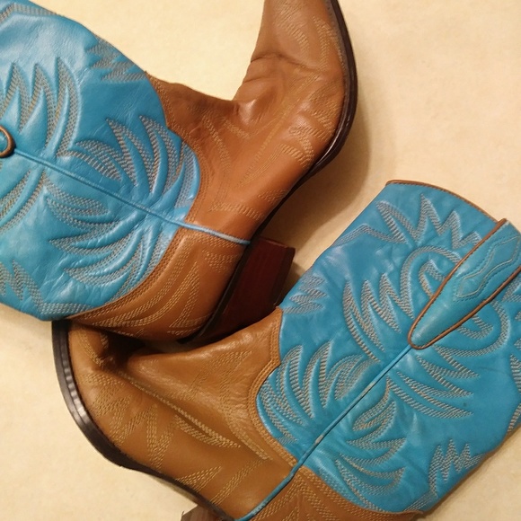 Cowgirl boots - Picture 2 of 3